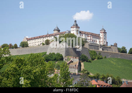 Il Festung Marienberg Fortezza da Ludwigsbrücke, Würzburg, Baviera, Germania Foto Stock