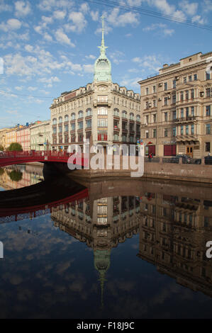Department store "Au Pont Rouge", San Pietroburgo, Russia. Foto Stock