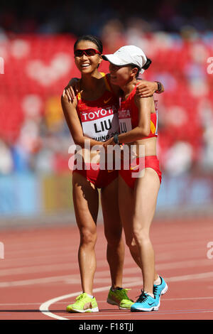 Pechino, Cina. 28 Agosto, 2015. (L a R) Hong Liu, Xiuzhi Lu (CHN) Atletica leggera : XV IAAF Campionati del Mondo di atletica leggera Pechino 2015 Donna 20km di corsa a piedi finale allo Stadio Nazionale di Pechino a Pechino in Cina . © YUTAKA AFLO/sport/Alamy Live News Foto Stock