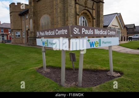 Cartello fuori St Pauls Medical Center di Blackpool, Lancashire Foto Stock