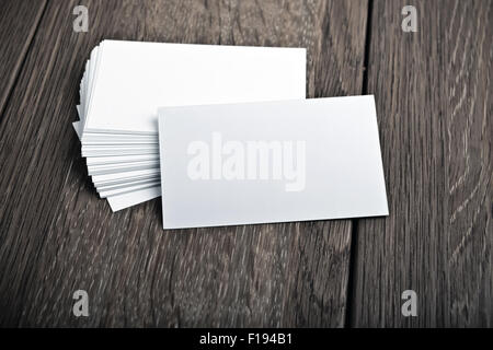 Business carte sul tavolo di legno Foto Stock