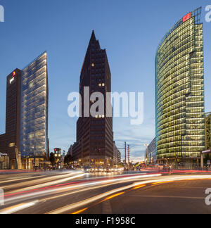 Potsdamer Platz, con Potsdamer Platz 11 da Renzo Piano, Kollhoff Tower e il DB Bahn Tower, Berlino, Germania Foto Stock