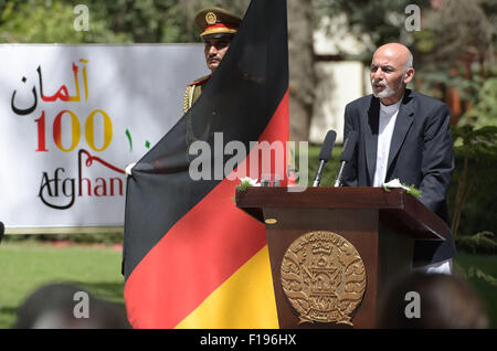 A Kabul, Afghanistan. Il 30 agosto, 2015. Il Presidente afghano Ashraf Ghani parla a un ricevimento marcatura "100 anni di amicizia German-Afghan', nel giardino del palazzo presidenziale a Kabul, Afghanistan, 30 agosto 2015. Il Ministro degli esteri tedesco Steinmeier è su una due giorni di visita alla regione. Foto: RAINER JENSEN/DPA/Alamy Live News Foto Stock