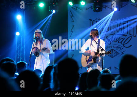 Berlino, Germania. 28 Agosto, 2015. Friska Viljor esegue sul palco durante il puro & Festival predisposto a Postbahnhof il 28 agosto 2015 a Berlino, Germania. © dpa/Alamy Live News Foto Stock