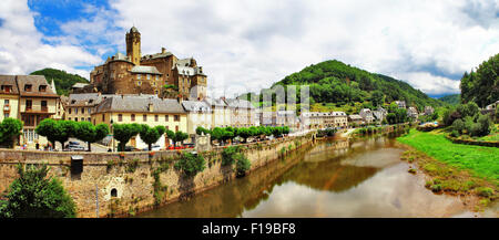 Estaing - uno dei più bei villaggi di Francia (Aveyron) Foto Stock