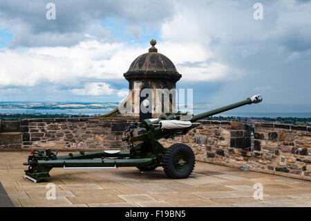 Ore una cannon a Castello di Edinburgo Foto Stock