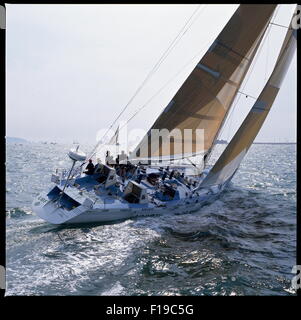 AJAXNETPHOTO - 1989 - SOLENT, Inghilterra. - FASTNET RACE - Union Banca di Finlandia all'inizio. Foto:JONATHAN EASTLAND/AJAX REF:HDD Unione BANK FINLANDIA 890525 Foto Stock