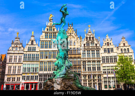 Città vecchia di Antwerpen con la tradizionale architettura fiamminga. Belgio Foto Stock