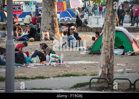 A Belgrado, in Serbia. Il 29 agosto 2015. I migranti campo di fortuna a Belgrado il Bristol Park. La Serbia è uno dei principali punti di sosta per i siriani, iracheni e profughi afghani cercando di raggiungere il nord Europa. Foto Stock