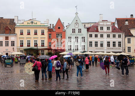 Tallinn Town Hall, Estonia mentre piove in estate Foto Stock