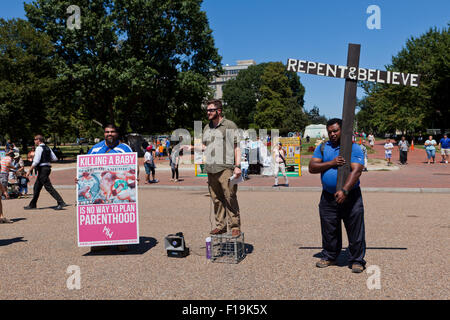 Predicatori cristiani di fare proselitismo su strada pubblica - Washington DC, Stati Uniti d'America Foto Stock