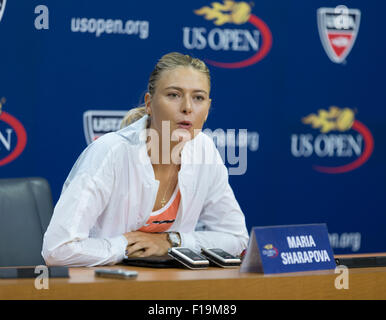 New York, NY - Agosto 29, 2015: Maria Sharapova della Russia Partecipa a conferenza stampa a US Open Championship in Arthur Ash Stadium Foto Stock