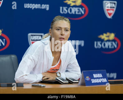 New York, NY - Agosto 29, 2015: Maria Sharapova della Russia Partecipa a conferenza stampa a US Open Championship in Arthur Ash Stadium Foto Stock