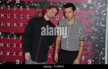 Los Angeles, California, USA. Il 30 agosto, 2015. 21 piloti assiste il 2015 MTV Video Music Awards arrivi presso il Microsoft Theatre di Los Angeles, la California il 30 agosto 2015 . 2015 Credit: D. lunga/Globe foto/ZUMA filo/Alamy Live News Foto Stock