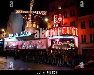 Il Moulin Rouge night club di Parigi, Francia. Foto Stock