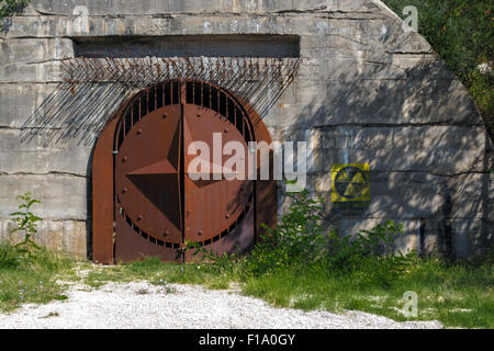 Ingresso bunker a monte Sorrate guerra gallerie MUSEO Foto Stock
