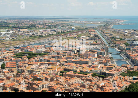 Vista dall'alto di Sète, visto dalla cima del Mont Saint Clair, Hérault, Languedoc-Roussillon, Francia, Europa Foto Stock