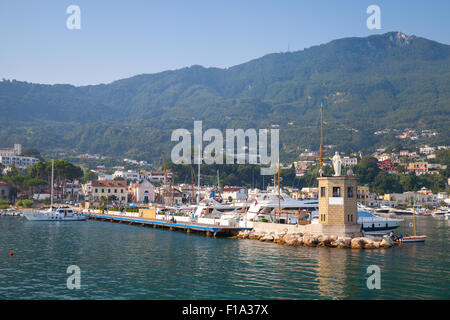 La figura di Santa Maria all'entrata di Casamicciola Terme porto, Isola d Ischia, Italia Foto Stock