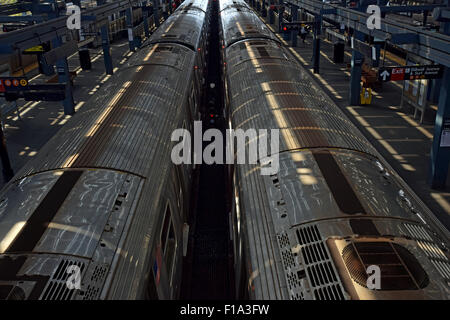 Due sottopassaggi a elevata, Stillwell Avenue stazione di Coney Island, Brooklyn, New York Foto Stock