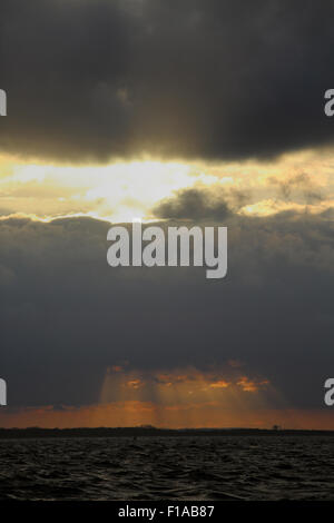 Wismar, Germania, drammatico cielo nuvoloso sopra il Mar Baltico Foto Stock