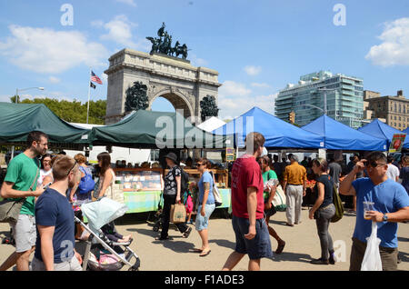 Mercato degli Agricoltori a Grand Army Plaza a Brooklyn, New York Foto Stock