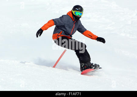 Krippenbrunn, Austria, un ragazzo lo snowboard Foto Stock