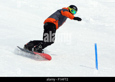 Krippenbrunn, Austria, un ragazzo lo snowboard Foto Stock