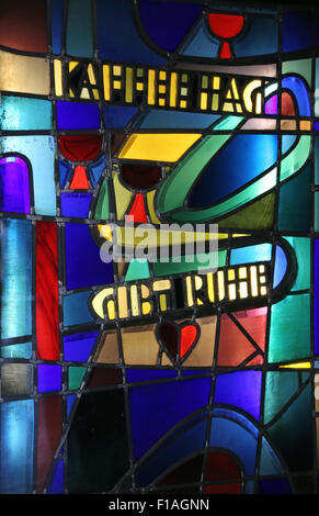 Bremen, Germania, finestre di vetro colorato al Kaffee HAG-casa in Boettcherstrasse Foto Stock