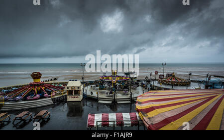 Derby, Regno Unito. Il 31 agosto, 2015. A ferragosto lunedì di Bridlington, Regno Unito. La pioggia e le intemperie rende l'ultimo bank holiday dell'anno un washout. Credito: Fotografia Bailey-Cooper/Alamy Live News Foto Stock