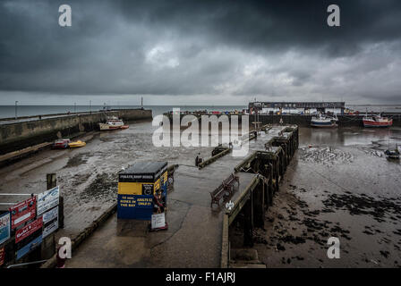 Derby, Regno Unito. Il 31 agosto, 2015. A ferragosto lunedì di Bridlington, Regno Unito. La pioggia e le intemperie rende l'ultimo bank holiday dell'anno un washout. Credito: Fotografia Bailey-Cooper/Alamy Live News Foto Stock