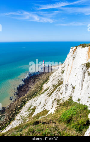 Chalk cliffs e faro di Beachy Head, vicino a Eastbourne, East Sussex, England, Regno Unito Foto Stock