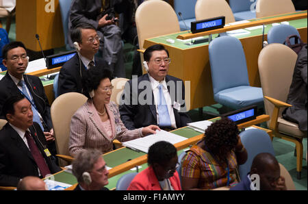 La città di New York, Stati Uniti. 31 Agosto, 2015. Zhang Dejiang (a destra), presidente del comitato permanente del Congresso nazionale del popolo (ANP) della Cina partecipa alla sessione di apertura della quarta conferenza mondiale degli oratori del Parlamento presso la sede delle Nazioni Unite a New York City © Luiz Rampelotto/Pacific Press/Alamy Live News Foto Stock