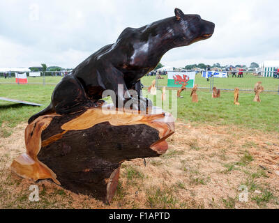 Cheshire, Regno Unito. 31 Agosto, 2015. Danny Thomas's Black Panther a xi English Aperto Chainsaw Carving concorso al gioco di Cheshire e paese mostra presso la Contea di Cheshire Showground Credito: John Hopkins/Alamy Live News Foto Stock