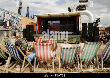 Banksy Dismaland Bemusement Park, una finestra a comparsa Mostra d'arte a Weston-Super-Mare, Regno Unito, 28 agosto 2015 Foto Stock