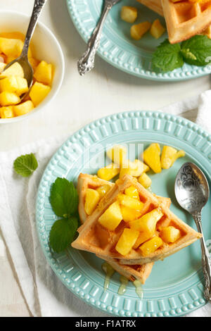 Cialde belghe caramellato con Apple e miele Foto Stock