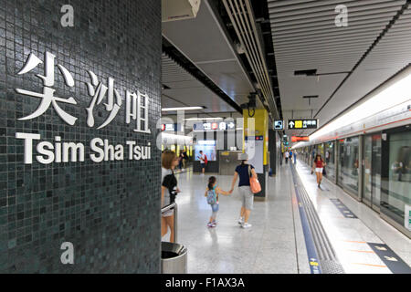 Tsim Sha Tsui MTR segno, uno della fermata della metropolitana di Hong Kong Foto Stock