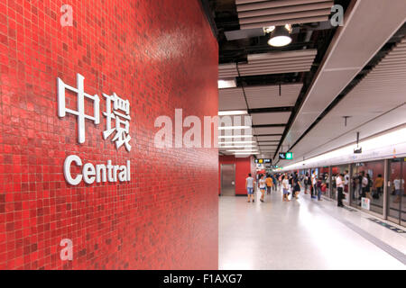 MTR Centrale segno, uno della fermata della metropolitana di Hong Kong Foto Stock