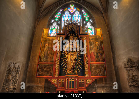 Marienkapelle, St. Mary's cappella con pala, inizi del XVI secolo e la Basilica di San Martino, Amberg, Alto Palatinato, Bavaria Foto Stock