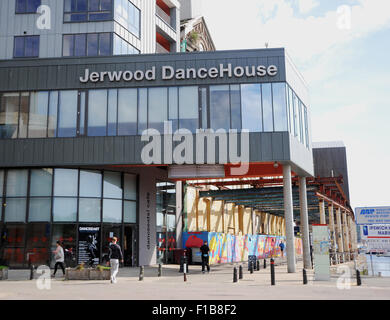 Ipswich Suffolk REGNO UNITO - Il Jerwood Dance House teatro affacciato sul fiume Orwell e Marina Foto Stock