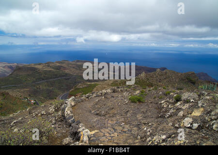 La Gomera, isole Canarie, vista verso sud della costa, sassoso sentiero Foto Stock