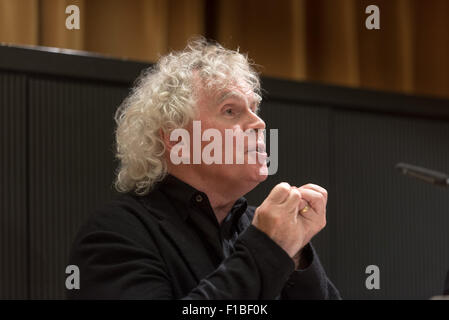 Berlino, Germania, Sir Simon Rattle, direttore principale della Filarmonica di Berlino Foto Stock