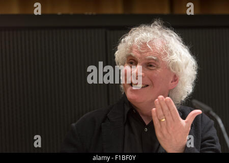 Berlino, Germania, Sir Simon Rattle, direttore principale della Filarmonica di Berlino Foto Stock