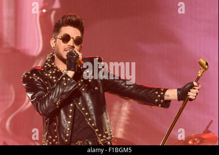 Berlino, Germania, Adam Lambert, cantante, con la regina in un concerto in O2 World Foto Stock