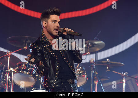 Berlino, Germania, Adam Lambert, cantante, con la regina in un concerto in O2 World Foto Stock