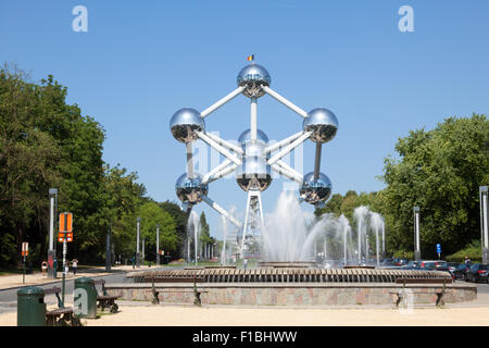 Fontana al Atomium di Bruxelles in Belgio Foto Stock