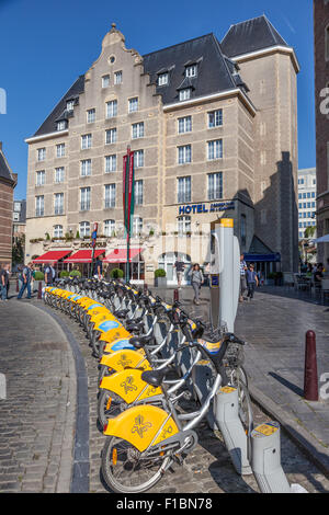 Biciclette presso un Villo! Stazione di Brussels, Belgio Foto Stock