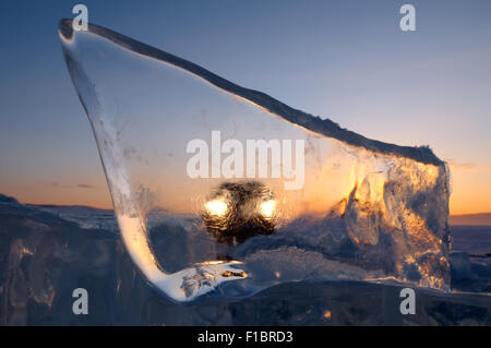 Lago Baikal, Siberia, Russia. 15 ottobre, 2014. I cristalli di ghiaccio sul lago Baikal © Andrey Nekrasov/ZUMA filo/ZUMAPRESS.com/Alamy Live News Foto Stock