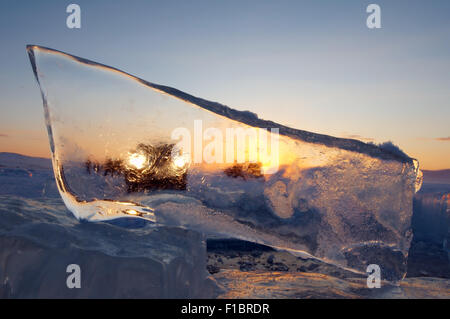 Lago Baikal, Siberia, Russia. 15 ottobre, 2014. I cristalli di ghiaccio sul lago Baikal © Andrey Nekrasov/ZUMA filo/ZUMAPRESS.com/Alamy Live News Foto Stock