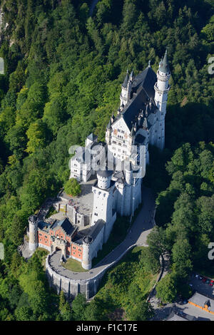 VISTA AEREA. Castello di Neuschwanstein. Füssen, Baviera, Germania. Foto Stock