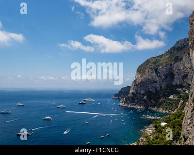 Vista lungo la costa di Capri Foto Stock